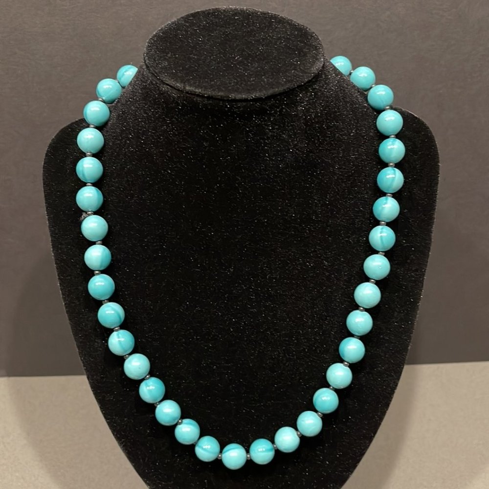 Elegant Turquoise Beaded Necklace